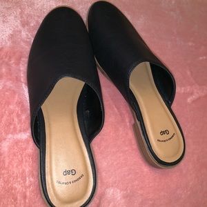 Cute casual black “wood” shoes